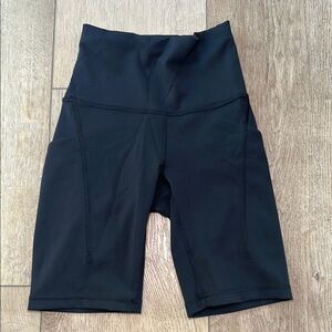 Wunder Train High-Rise Short with Pockets 8” Size 2